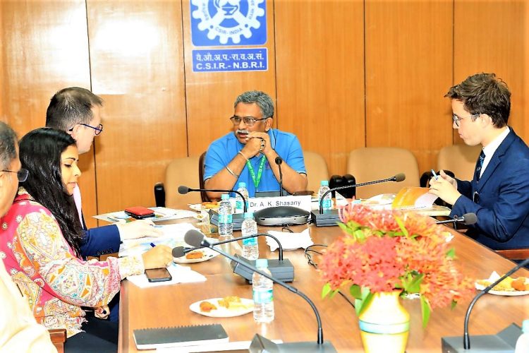 भारत और फ्रांस के बीच संभावित अनुसंधान सहयोग पर चर्चा