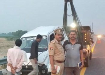 आगरा-लखनऊ एक्सप्रेस-वे पर बस ने कार को मारी टक्कर :  महिला के साथ दो की मौत, दस घायल; सभी लोग ग्वालियर से अयोध्या जा रहे थे – Kannauj समाचार