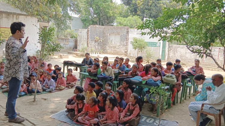 बच्चों को मिली अच्छाई के रास्ते पर चलने की सीख, प्राथमिक विद्यालय भूहर में हुई दादी नानी की कहानी
