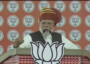 गुजरात के बनासकांठा में मोदी ने दी कांग्रेस को खुली चुनौती