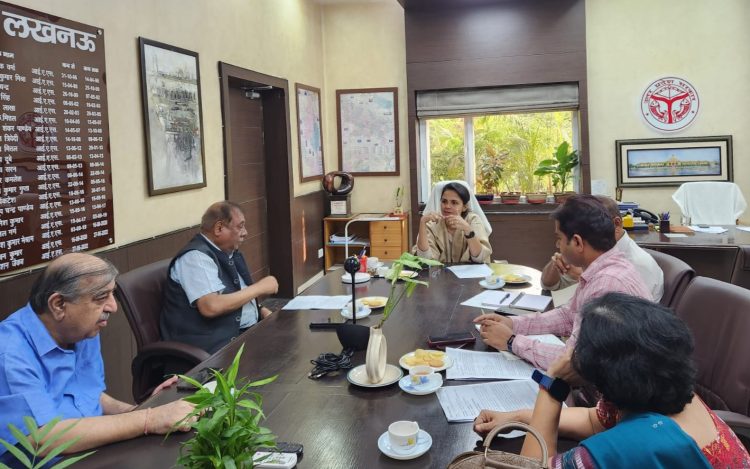 लखनऊ मंडल की आयुक्त डॉ. रोशन जैकब की अध्यक्षता में संक्रामक बीमारियों से बचाव पर चर्चा   
