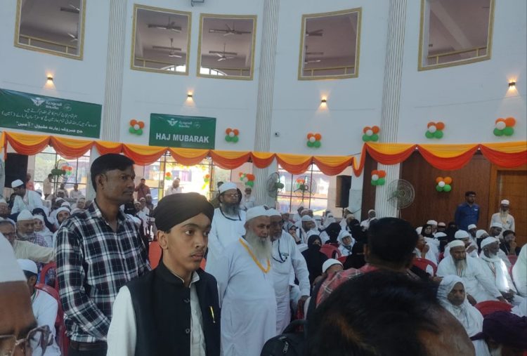 हज-2024 : यूपी से 855 यात्रियों का पहला जत्था चौधरी चरण सिंह अंतरराष्ट्रीय हवाई अड्डे से हुआ रवाना