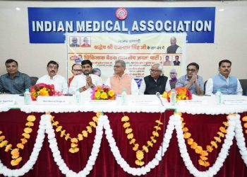 Lucknow : राजनाथ सिंह के समर्थन में आये आई.एम.ए. चिकित्सक