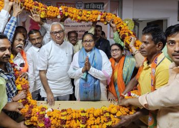 Lucknow  : राजनाथ सिंह के समर्थन में बैठकों का सिलसिला जारी, सामाजिक सम्पर्क अभियान में शामिल हुईं माध्यमिक शिक्षा मंत्री