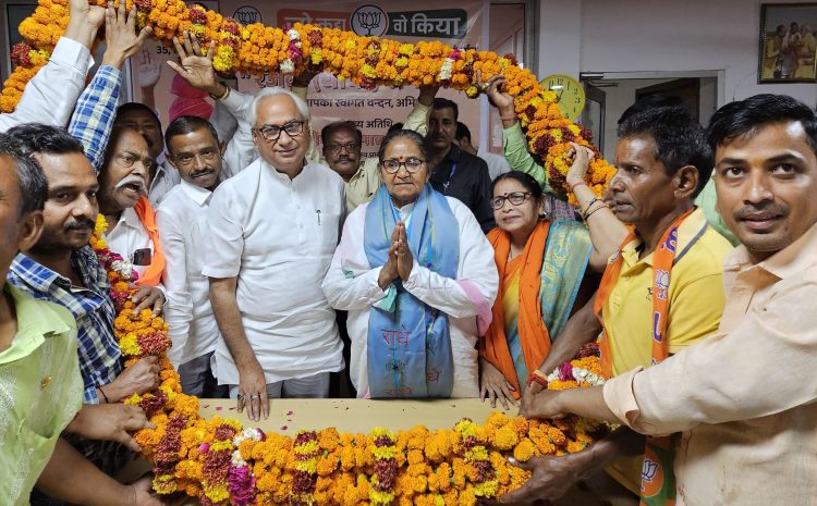 Lucknow  : राजनाथ सिंह के समर्थन में बैठकों का सिलसिला जारी, सामाजिक सम्पर्क अभियान में शामिल हुईं माध्यमिक शिक्षा मंत्री