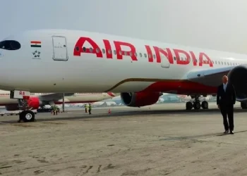 Air India Express के कई कर्मचारियों ने बीमार होने की सूचना दी, जिससे कई उड़ानें रद्द कर दी गईं।