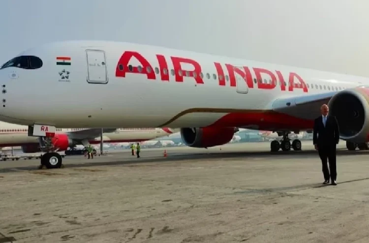 Air India Express के कई कर्मचारियों ने बीमार होने की सूचना दी, जिससे कई उड़ानें रद्द कर दी गईं।
