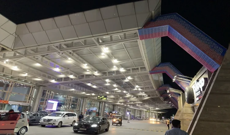 Ahmedabad Airport को बम से उड़ाने की धमकी मिली , कोई भी संदिग्ध नहीं मिला।