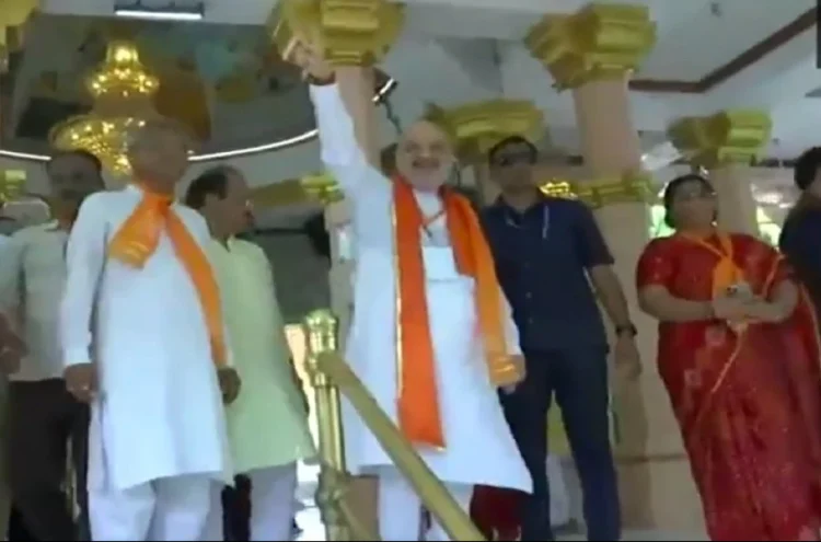 गृहमंत्री अमित शाह ने वोट डाला, इन सीटों पर दूसरे चरण की वोटिंग चल रही है