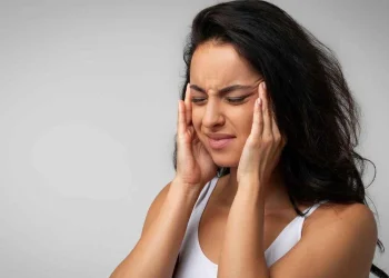 Ayurvedic Medicines Migraine को ठीक करने वाली चीजें आपकी रसोई में हैं, आज ही शुरू कर दें, आपको जल्द ही राहत मिलेगी।