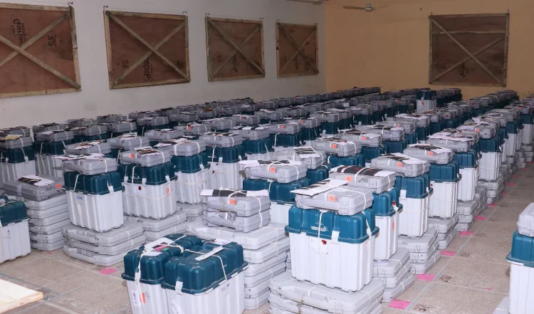 Maharashtra राज्य: शिवसेना-यूबीटी नेता से EVM में हेरफेर करने के लिए 2.5 करोड़ रुपये की मांग करने के आरोप में सेना का जवान गिरफ्तार