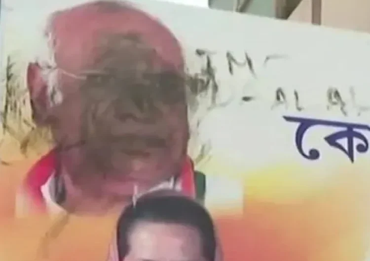 ये बर्दाश्त नहीं होगा..।कांग्रेस आलाकमान ने बंगाल प्रभारी से रिपोर्ट मांगी, जो पोस्टर पर पोती गई थी