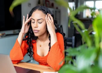 Mental Wellness: PCOS महिलाओं की मानसिक स्वास्थ्य पर बुरा प्रभाव डाल सकता है, इसलिए लक्षणों को जल्दी पहचानें।