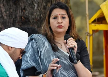 प्रियंका चतुर्वेदी ने कहा, श्रीकांत शिंदे के माथे पर ‘मेरा बाप गद्दार है’ लिखा जाना चाहिए।