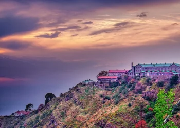 Travel Advice: यह हिल स्टेशन, जिन्हें अंग्रेजों ने समर प्लेस के रूप में तैयार किया था, वास्तव में जन्नत से कम नहीं हैं।