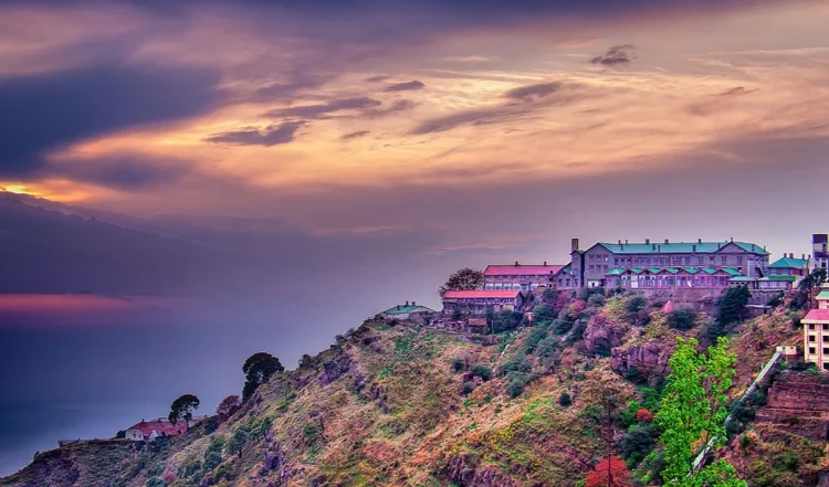 Travel Advice: यह हिल स्टेशन, जिन्हें अंग्रेजों ने समर प्लेस के रूप में तैयार किया था, वास्तव में जन्नत से कम नहीं हैं।