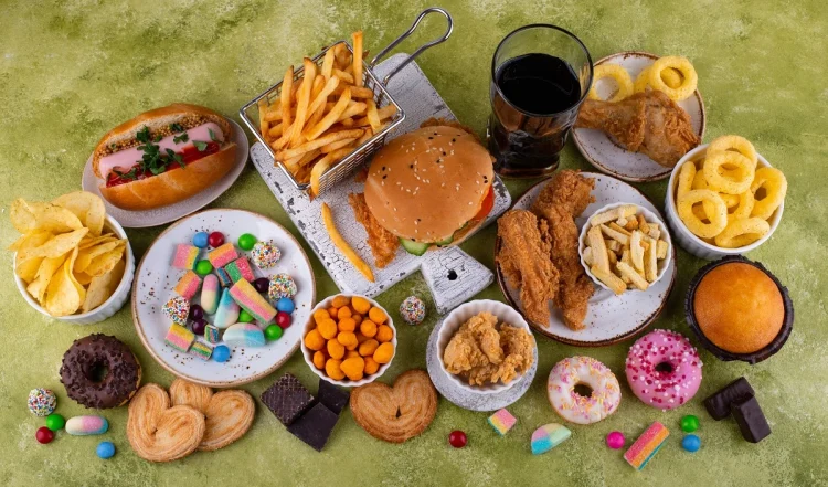 नए अध्ययन के अनुसार, Ultra Processed Foods के सेवन से जल्दी मरने का खतरा बढ़ रहा है।