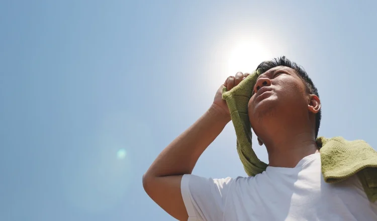 Heat Stroke के लक्षण: गर्मियों में हीट स्ट्रोक से कैसे बचें और इसके लक्षण पहचानिए