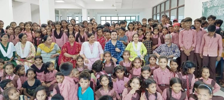 दादी-नानी की कहानी में प्रकट हुईं ग्राम देवी, परोपकारी राधा को मिली जादुई कड़ाही