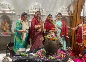 लोक-मंगल की कामना के साथ राधा स्नेह दरबार की सखियों ने किया रुद्राभिषेक