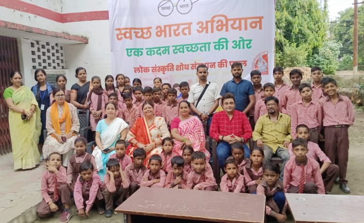 ‘दादी-नानी की कहानी’ के माध्यम से दिया स्वच्छता का सन्देश, स्टोरीमैन जीतेश श्रीवास्तव ने सुनायी महात्मा गांधी से जुड़ी स्वच्छता की कथा