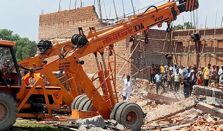 जम्मू-कश्मीर के सांबा में मलबे के नीचे दबने से दो मजदूरों की मौत, चार अन्य घायल