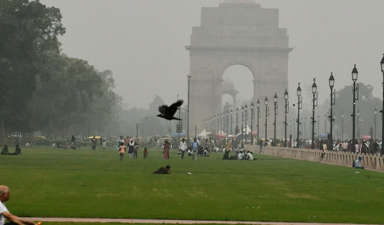 दिल्ली का अधिकतम तापमान 34.7 डिग्री सेल्सियस दर्ज किया गया।