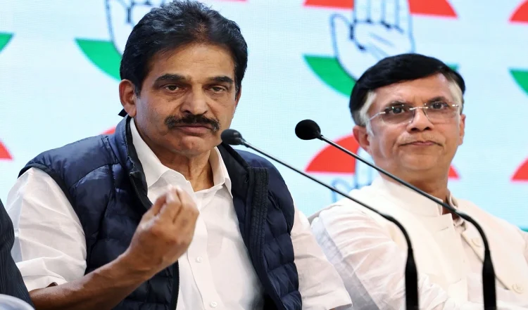 विक्रमादित्य सिंह की नेमप्लेट के आदेश पर हाईकमान ने रोक लगा दी है। केसी वेणुगोपाल ने कहा, “हम नफरत पैदा नहीं कर सकते।”