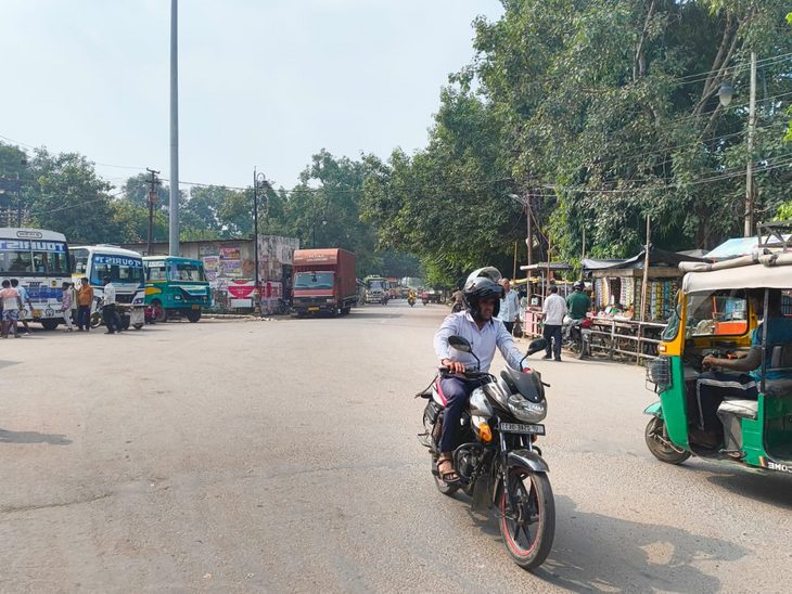 बरेली में आज तीसरे दिन भी उमस भरी गर्मी बनी हुई है: दिन में तेज धूप के साथ पारा 36 डिग्री तक जाएगा, जबकि रात में तापमान 2 डिग्री बढ़ गया है।