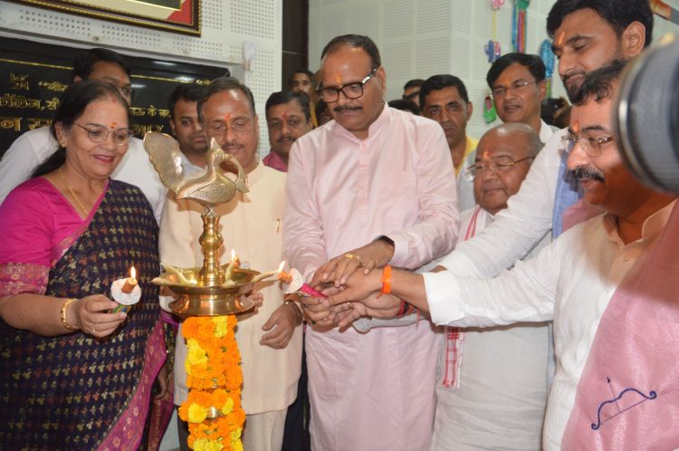 डीपी बोरा जयंती : पद्मश्री सुनील जोगी के एकल काव्यपाठ में बही काव्य रसधार | छात्र राजनीति में मुझे मिला डीपी बोरा का मार्गदर्शन : ब्रजेश पाठक