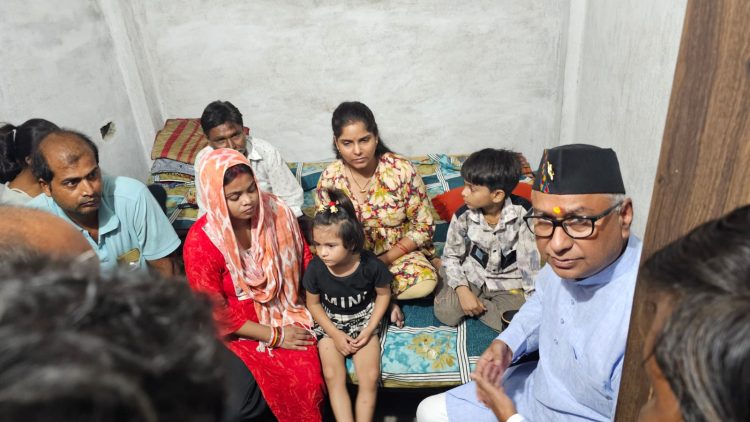 निष्पक्ष जांच कराकर परिजनों को दिलायेंगे न्याय : डा. नीरज बोरा | मृतक अमन गौतम के परिजनों से मिले भाजपा विधायक
