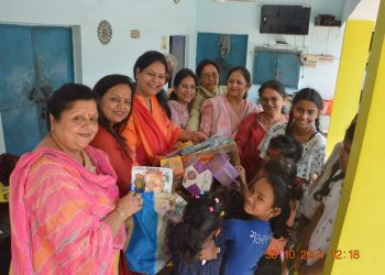 कुष्ठाश्रम पहुंचीं राधा स्नेह दरबार की सखियां, साझा की दीवाली की खुशियां