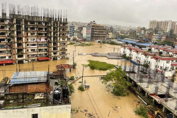 नेपाल में बाढ़ और भूस्खलन से तबाही, अब तक 170 लोगों की मौत।