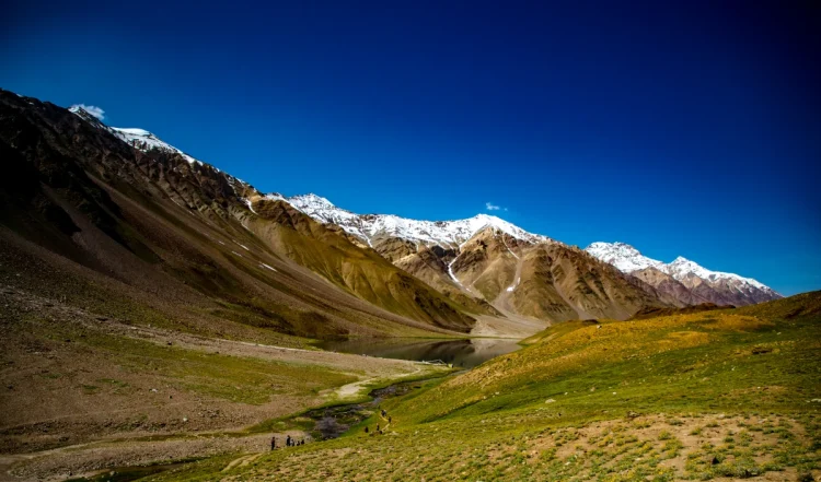 अक्टूबर में ठंड का आनंद लेने के लिए कंबल साथ रखें, भारत की इन ठंडे स्थानों की यात्रा की योजना बनाएं।