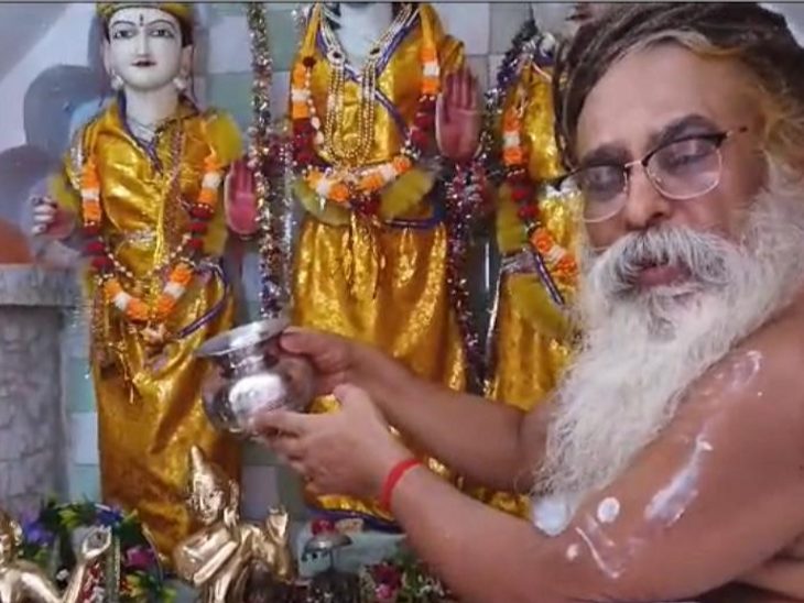 “मुझसे बहुत बड़ी गलती हुई जो राधा-कृष्ण की मूर्ति चुराई”: प्रयागराज में मंदिर से मूर्ति चोरी करने वाले ने माफीनामा लिखकर मूर्ति वापस लौटाई।