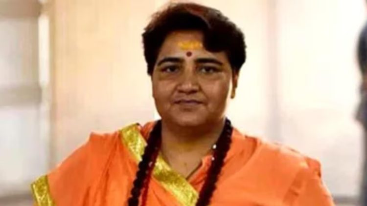 मालेगांव ब्लास्ट मामले में एनआईए कोर्ट ने प्रज्ञा ठाकुर के लिए जमानती वारंट जारी किया।