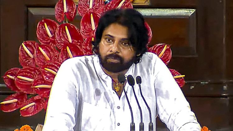 पवन कल्याण ने अपनी ही सरकार पर सवाल उठाए, गृहमंत्री को जमकर सुनाई खरी-खोटी।
