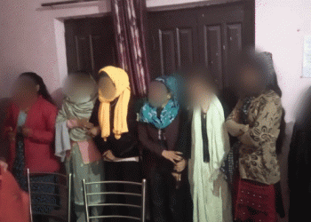 Crime News:40 फर्जी लड़कियों के एल्बम से होती थी ठगी: पसंद आने तक भेजती थीं तस्वीरें, इस तरीके से 8 महिलाओं के गिरोह ने 300 युवकों को बनाया शिकार – झांसी समाचार।