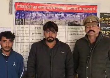मथुरा में दो शातिर लुटेरे गिरफ्तार, लूट का सामान बरामद: पुलिस को देखकर बाइक सवार बदमाशों ने की भागने की कोशिश, पूछताछ में हुआ बड़ा खुलासा – मथुरा न्यूज़
