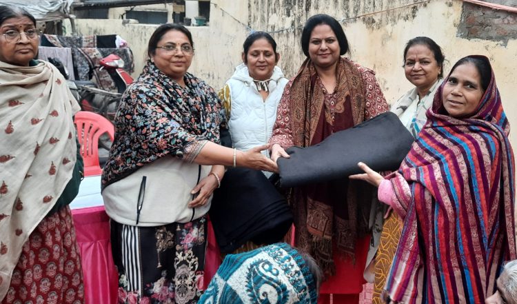 राधा स्नेह दरबार ने जरुरतमंदों में बांटे कम्बल