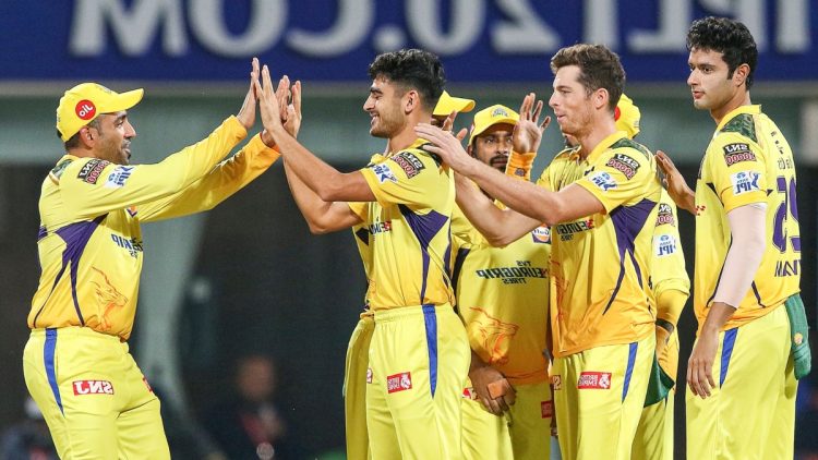 IPL 2025 से पहले CSK के स्टार गेंदबाज ने दिखाया दम, महाराष्ट्र को दिलाई शानदार जीत।
