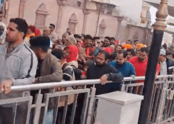 अयोध्या में कड़ी सुरक्षा के बीच उमड़े श्रद्धालु: रामलला और हनुमानगढ़ी पर भारी भीड़, भोर से हो रहा सरयू स्नान – अयोध्या समाचार।