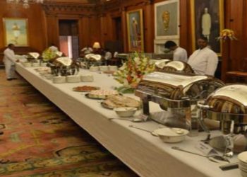 राष्ट्रपति के ‘एट होम’ रिसेप्शन में मेहमानों को कौन-कौन से व्यंजन परोसे गए? जानें पूरी लिस्ट।