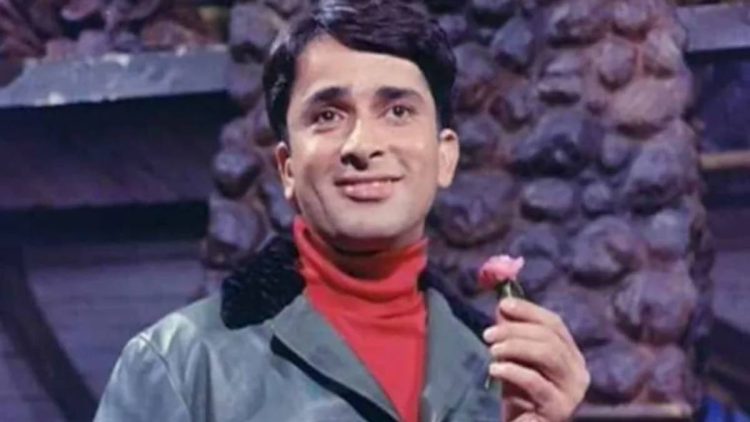क्या आपने करीना-करिश्मा की कजिन शायरा को देखा? शशि कपूर की नातिन हैं बेहद खूबसूरत।