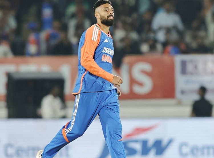 वरुण चक्रवर्ती के नाम दर्ज हुआ अनचाहा रिकॉर्ड, टी20 इंटरनेशनल में बने पहले खिलाड़ी इस मामले में