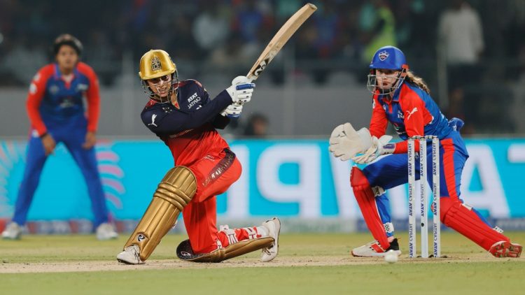 WPL 2025 में RCB की शानदार जीत, स्मृति मंधाना की बेहतरीन पारी ने दिल्ली कैपिटल्स को हराया