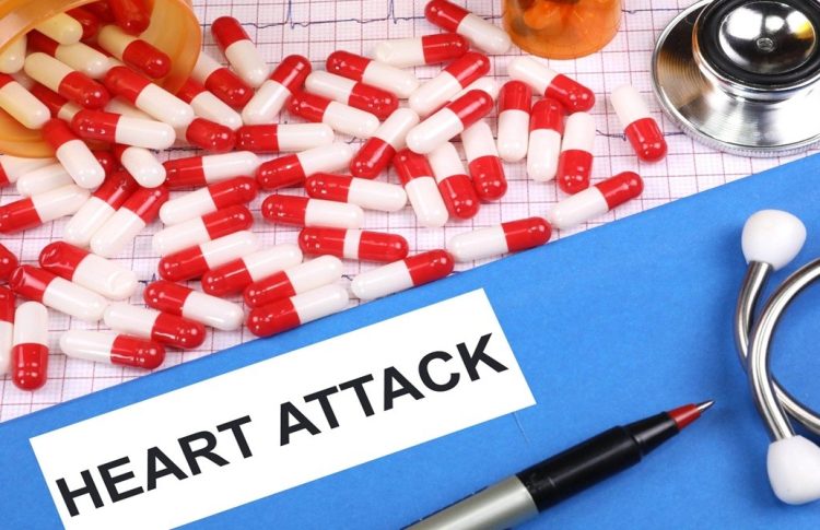 Heart Health: आपकी ये आदतें बढ़ा सकती हैं हार्ट अटैक का खतरा, सेहतमंद दिल के लिए रखें इन बातों का ध्यान