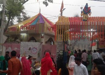 नोएडा के शिवालयों में गूंजे बम भोले के जयकारे: श्रद्धालु लंबी कतारों में कर रहे जलाभिषेक, सुरक्षा के कड़े इंतजाम – Noida (Gautam Buddha Nagar) News