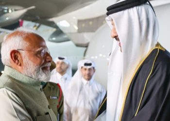 भारत-कतर संबंधों में नई ऊर्जा, पीएम मोदी ने एयरपोर्ट पर किया कतर के अमीर का गर्मजोशी से स्वागत – VIDEO