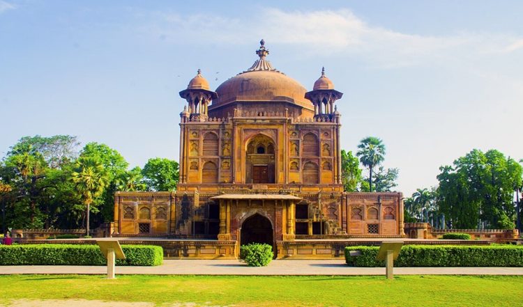 Prayagraj Tourist Places: महाकुंभ स्नान के साथ इन खूबसूरत जगहों को भी करें एक्सप्लोर, बच्चों के लिए भी खास